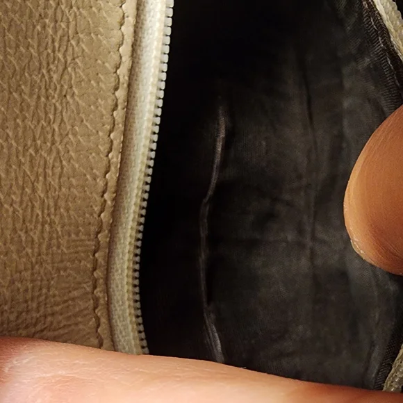 Gucci Cream Chain & Charm Foldover Wallet - Picture 14 of 16